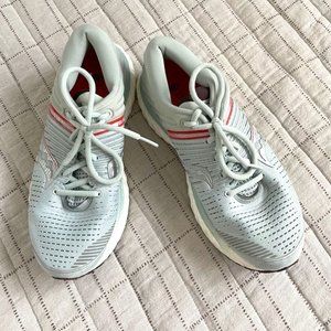 NEW - Size 8 - Saucony Women's Glide Running Shoe